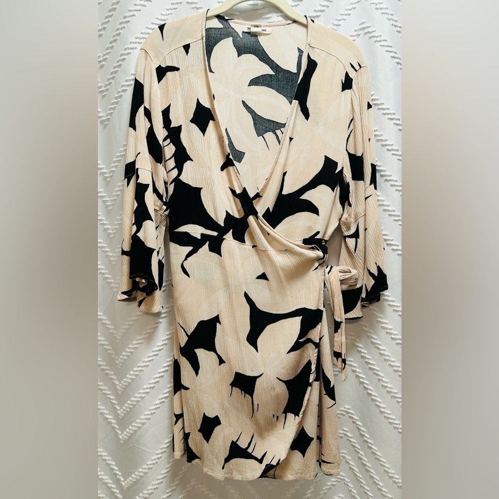 Billabong Tan Wrap Dress Size Medium